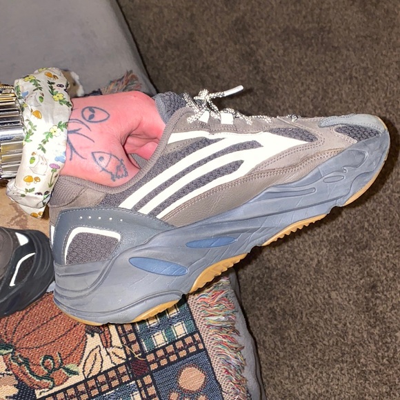 yeezy 700 static flash